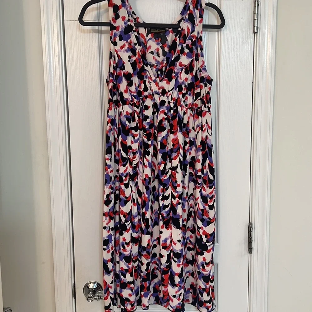SLEEVELESS V Neck Floral Dress - Picture 3 of 6